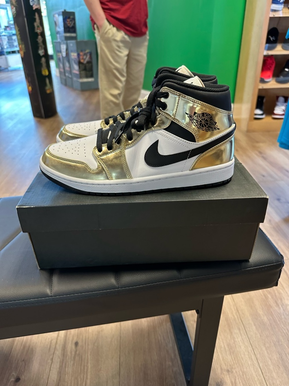 Nike Air Jordan 1 Mid SE - Gold Metallic